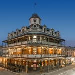 Image of Australian heritage pub on the corner of Market and High Streets at twilight
